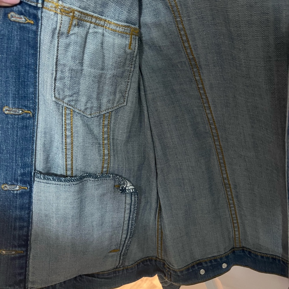 Levi's Women's Light Blue Jean Jacket - Picture 5 of 7